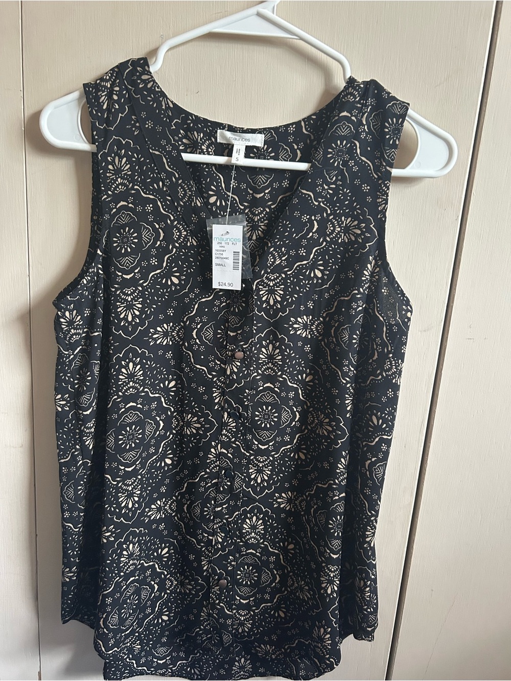 Maurices  Sleeveless Button-Front Blouse Small